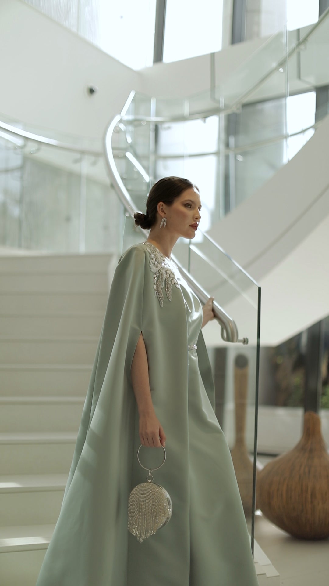 فستان وعباءة فيكتوريا