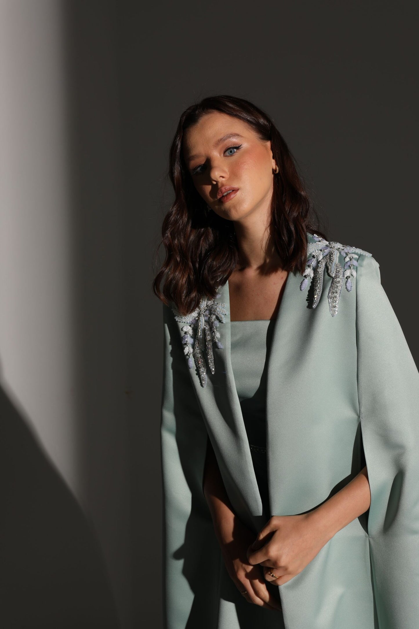 فستان وعباءة فيكتوريا