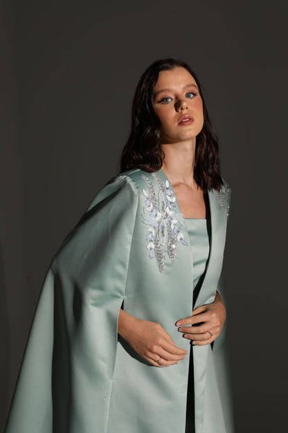 فستان وعباءة فيكتوريا